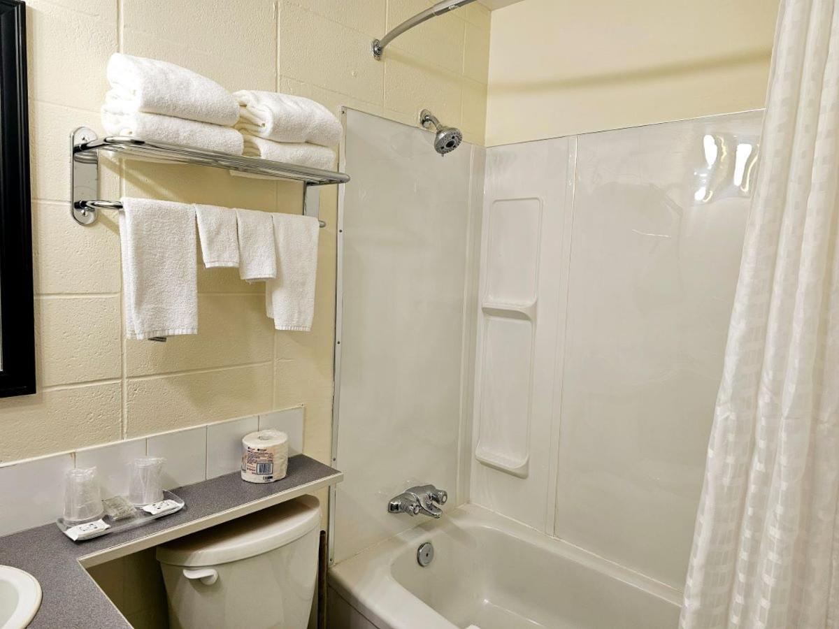Canadian Motor Inn Grande Prairie Eksteriør bilde