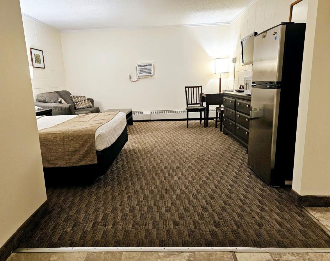 Canadian Motor Inn Grande Prairie Eksteriør bilde
